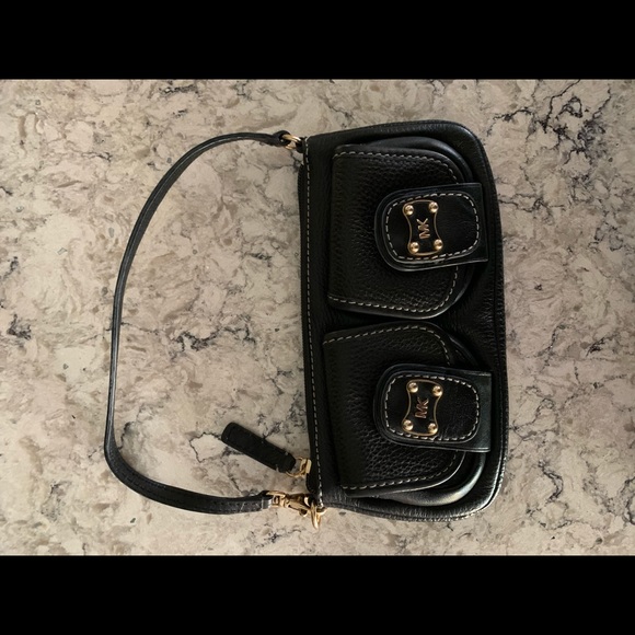 Pristine Michael Kors wristlet clutch - Picture 1 of 5
